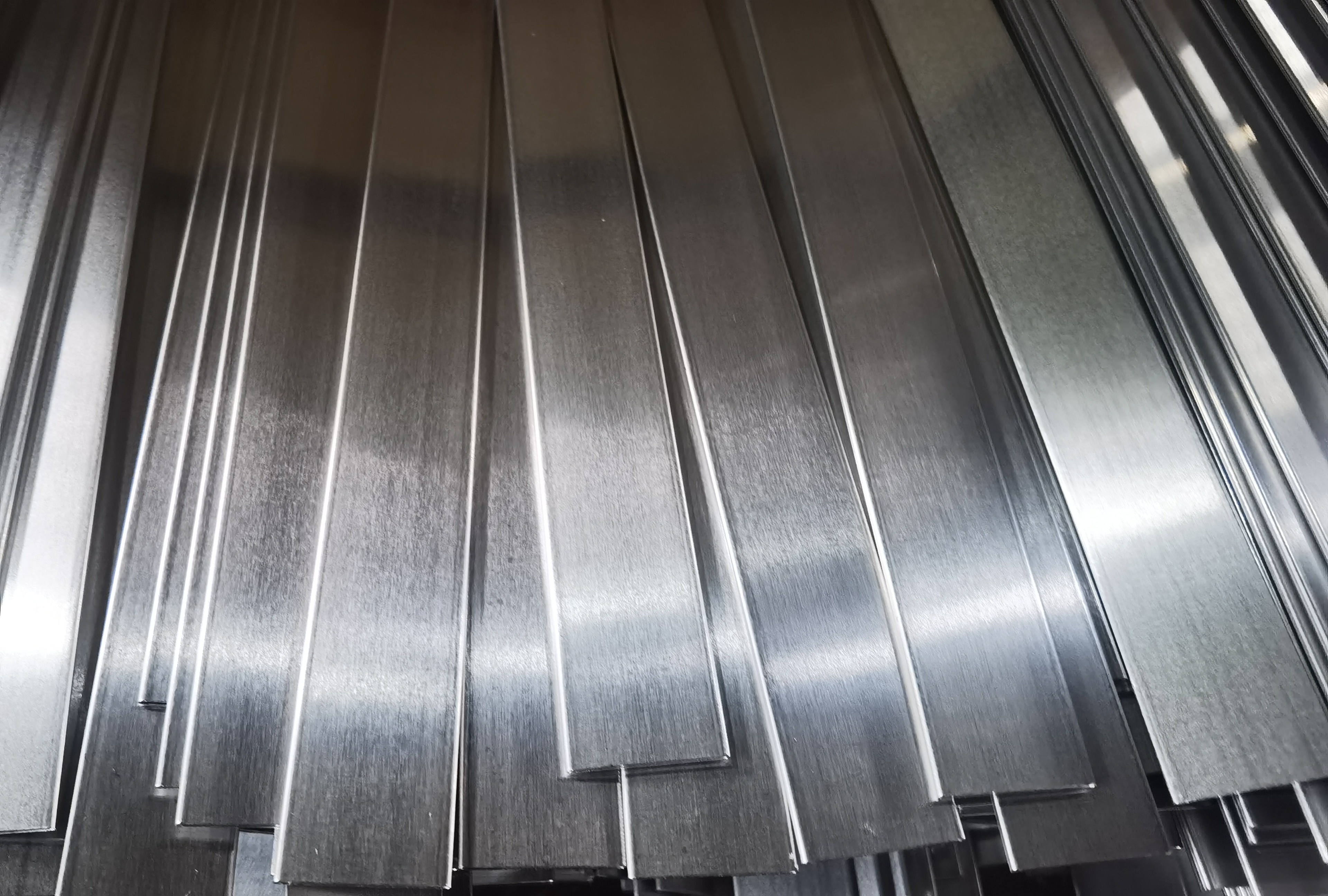 Tại sao ống nhôm 3003 không thể thiếu cho các bộ phận của xe năng lượng mới？